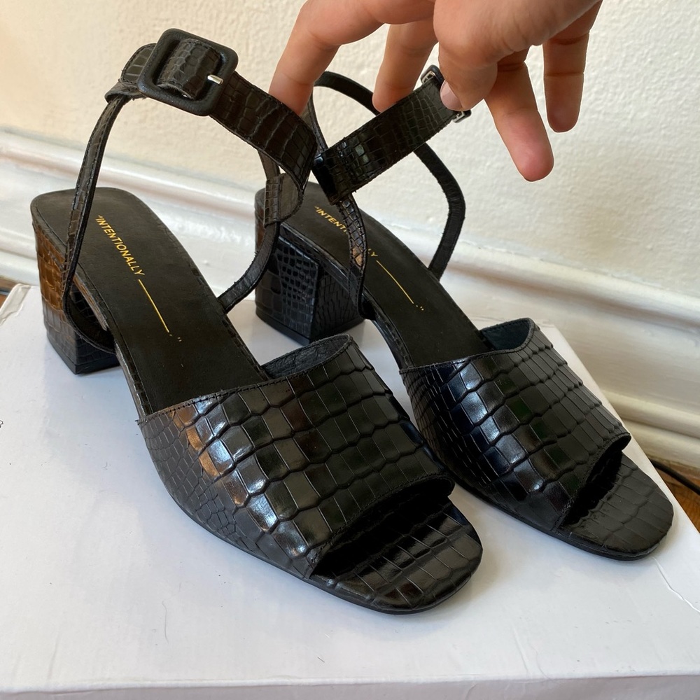 Intentionally Blank Vintage Inspired Leather Heel - Picture 11 of 12